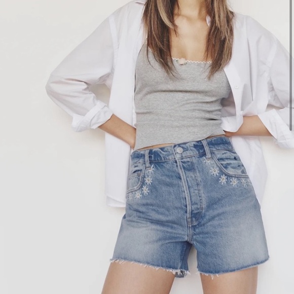 NWT REFORMATION Charlie High Rise Jean Short Daisy Embroidered Dillon Sz 27 - Picture 2 of 5